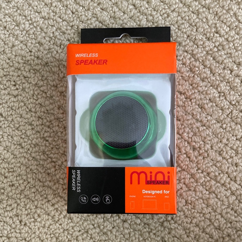 NEW Mini Speaker Green Wireless Works for Phone iPad Computer Portable NIB